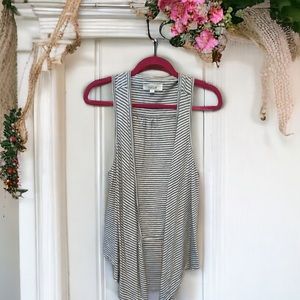 📦 Light White & Gray Striped Sleeveless Cardigan Size L